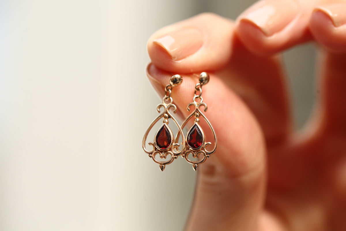 Poem Garnet Earrings