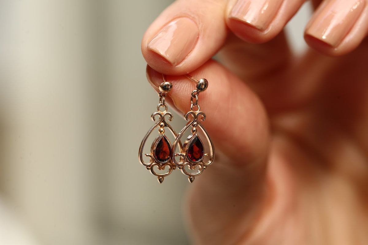 Poem Garnet Earrings