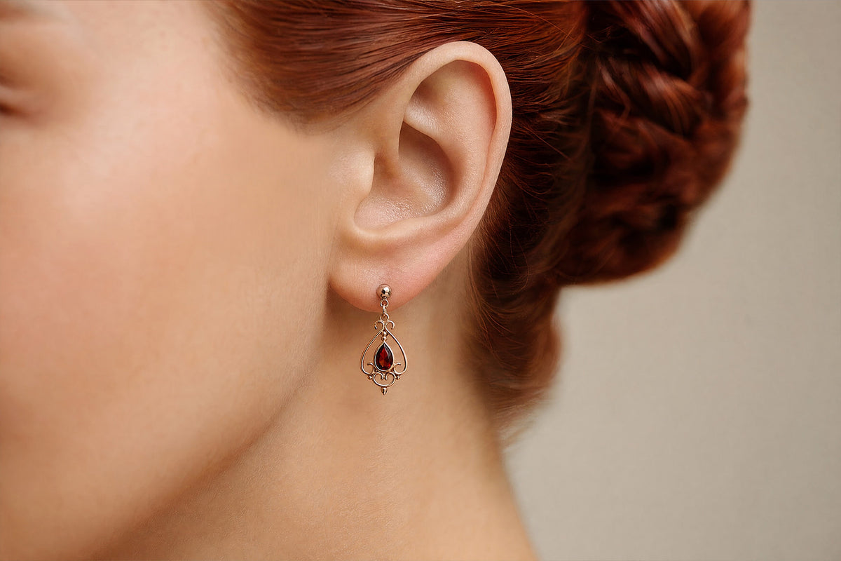 Poem Garnet Earrings