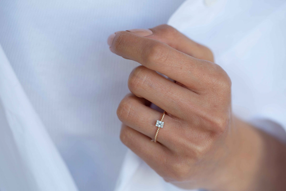 Top Top Baguette Ring
