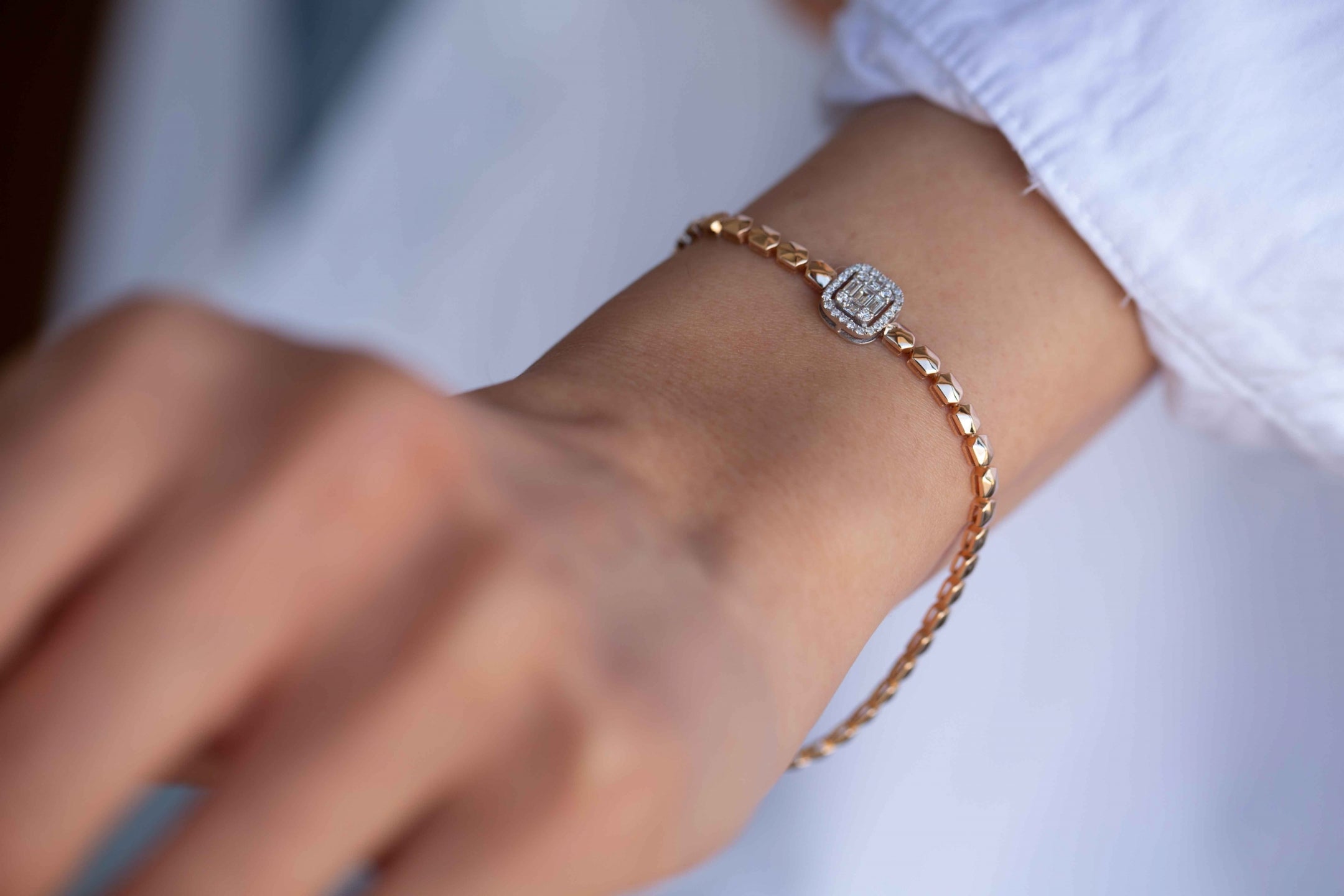 Grande Frame Bangle
