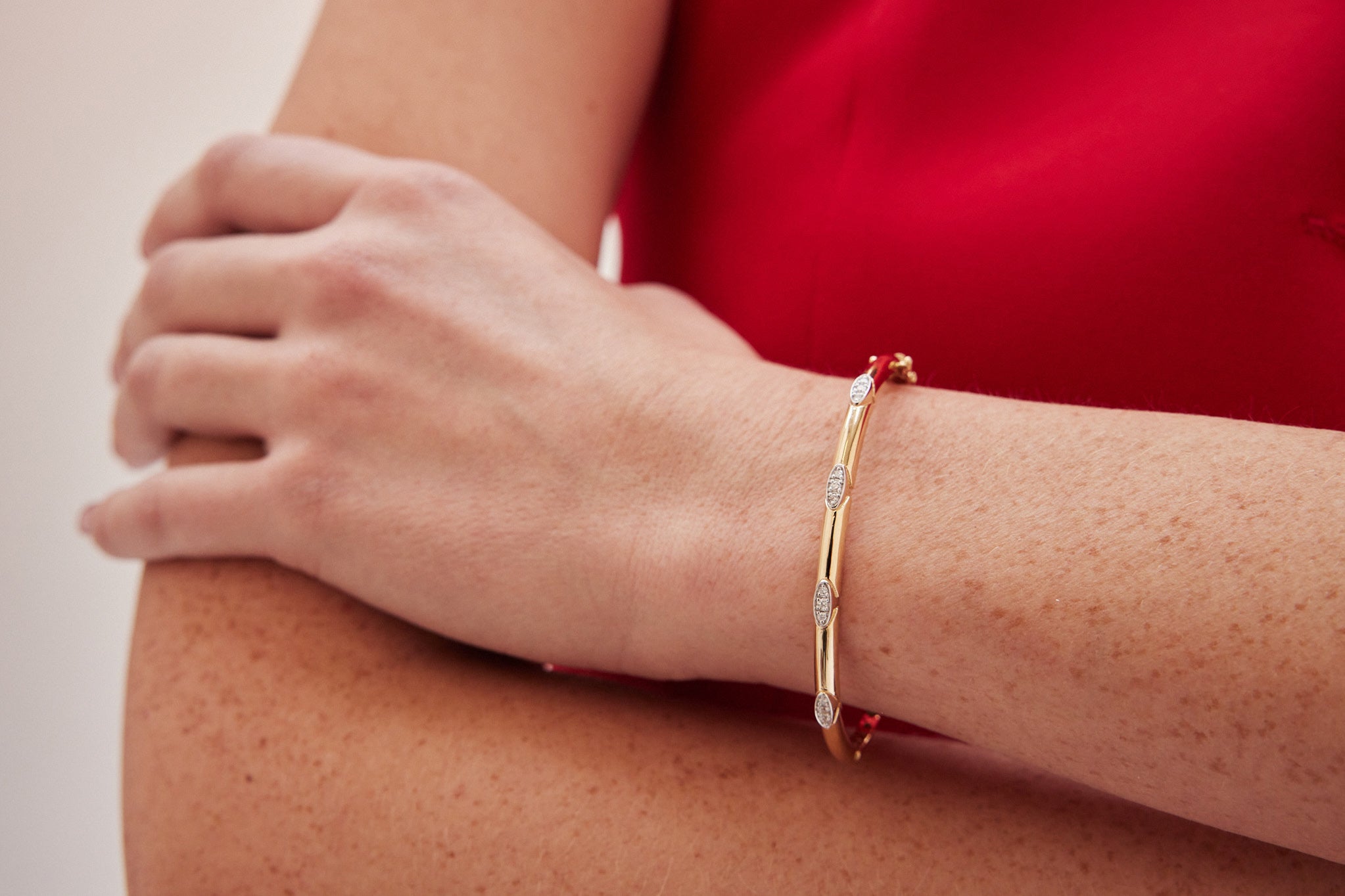 Insula Round Bangle